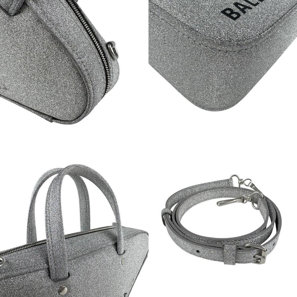 Balenciaga Triangle Duffle Bag XS Leather Silver - Picture 4 of 4